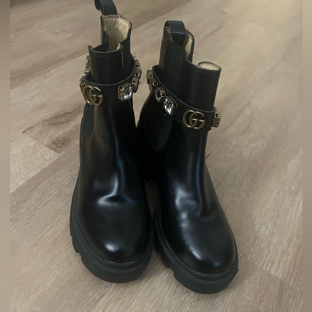 Boots with jeweled ankle removable piece